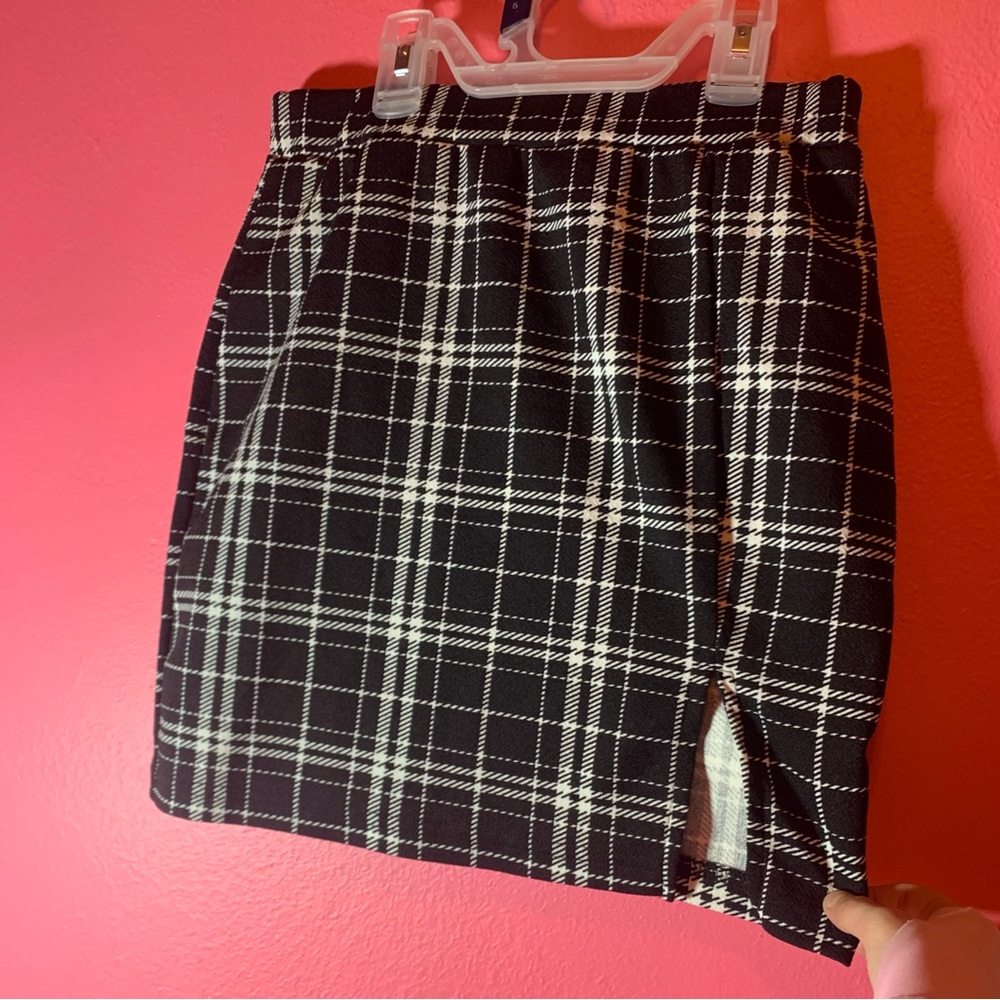 SHEIN Black and White Plaid Mini Skirt with Side Slit